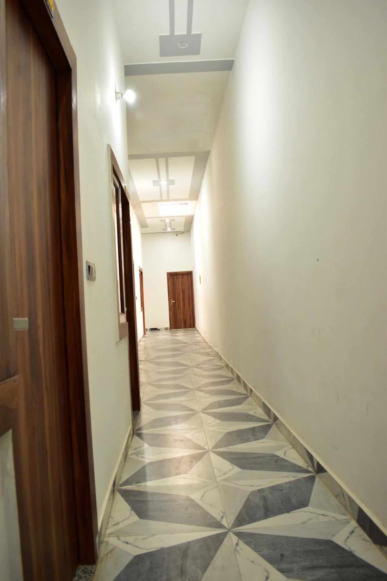 Hotel Rudra Residency Near Railway Station Матхура Экстерьер фото